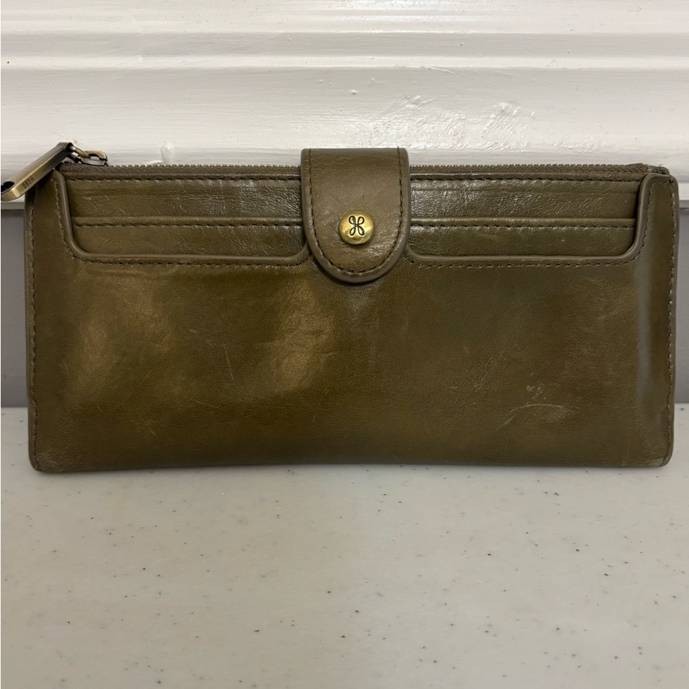 HOBO Green Leather Wallet Sleek Design